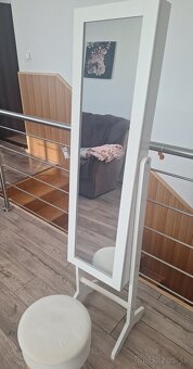 Stojan na šperky so zrkadlom - 3