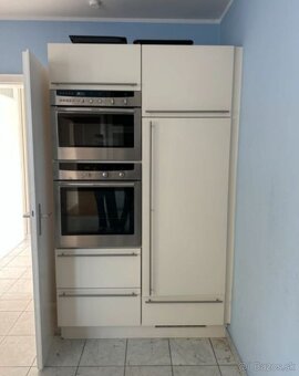 Moderní kuchyňská linka s vestavěnými spotřebiči,5624 - 3