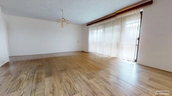 Na predaj: priestranný 5 izbový rodinný dom v obci Tôň ( - 3