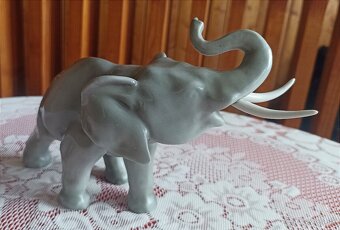 Slon - royal dux - 3