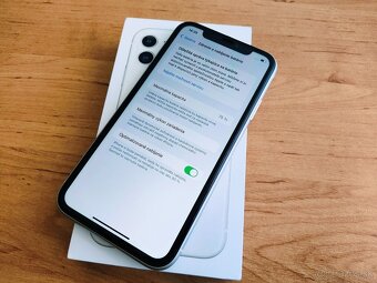 Apple iPhone 11 64GB - 3