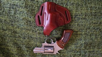 Revolver Taurus M85 nerezový. 38 Special - 3