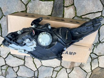 Predné svetlomety Toyota Avensis - 3