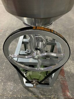 Mlynček na maso elektrické - 3