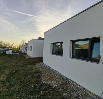 Cena : 269000 € 🏡 Moderné energeticky úsporné 4 domy - 3
