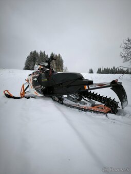 Snežný skúter Artic Cat M8000 - 3