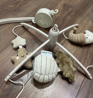 Kolotoč nad postieľku - 3