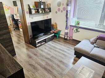 RODINNÝ DOM- VEĽKÉ CHLIEVANY- POZEMOK 1001 m2- 5 IZBOVÝ - 3