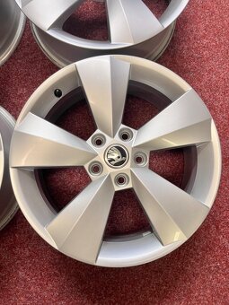 5x112 R17 alu disky originál Škoda Kodiaq 2021 - 3