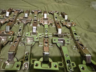 Predam pánty a uchytky - 3