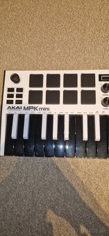 Akai MPK Mini MK3 (black/white) - 3