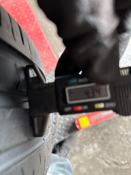 Letné pneu 195/60R15 viem aj prezuť - 3
