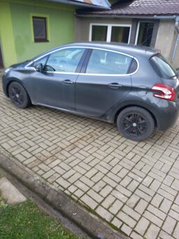 Peugeot 208 - 3