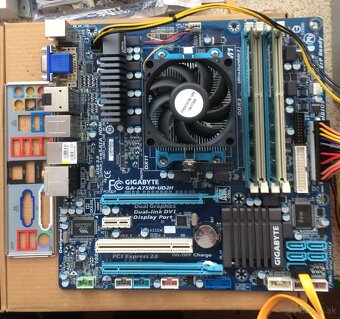 Gigabyte GA-A75M-UD2H+AMD A8 3870+4GB RAM - 3