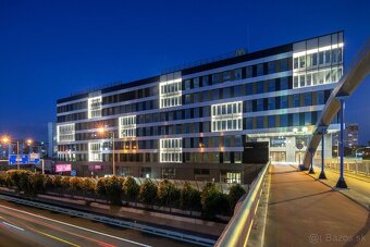 Obchodné priestory vhodné na showroom či predajňu v projekte - 3