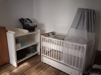 Postieľka s hojdacim efektom a praktickým suflikom - 3