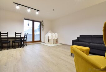 Veľkometrážny 3 izbový byt s garážou - 3