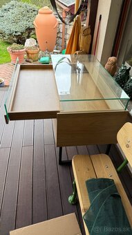 Presklená vitrína s úložným priestorom - 3