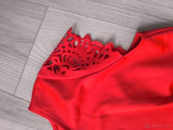 Červené šaty s lemovanim - 3