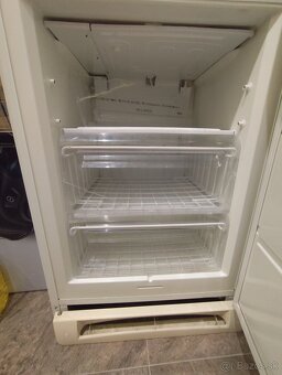 Predám chladničku s mrazničkou, Zanussi - 3