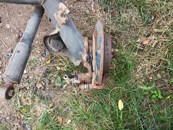 Zadná náprava na Kiu Rio - 3