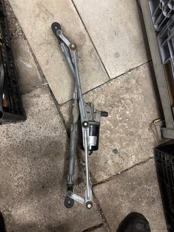 Predám na Fiat punto motorcek  stieračou - 3