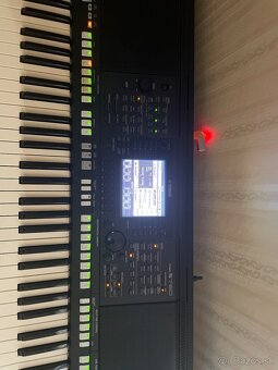 Predám Yamaha psr s750 650€+dohoda - 3