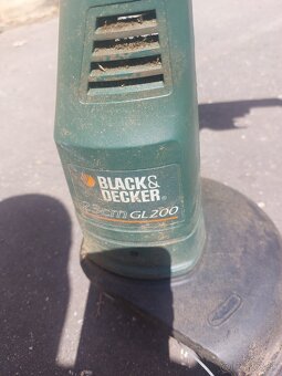 Predám elektrickú vyžínačku Black&decker - 3