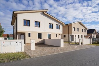 NADŠTANDARDNÝ 5-IZBOVÝ RODINNÝ DVOJDOM S VYSOKÝMI STROPMI - 3