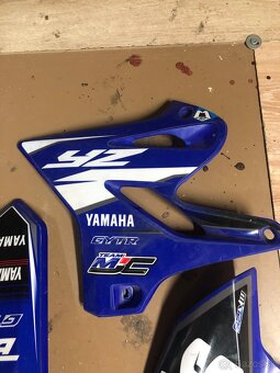 Yamaha YZ 125 plasty - 3