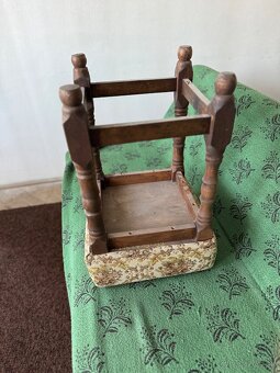 Staré taburetky z kvalitného dreva - 3