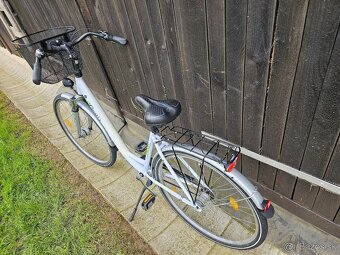 KRASNY DAMSKY BICYKEL s LED SVETLAMI, KOSIKOM a ZVONCEKOM - 3
