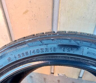 225/40 R18 92Y XL - 3