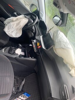 Predám Peugeot 208 1.2 PureTech 2020 búrané - 3