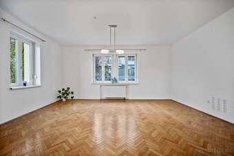 NA PREDAJ - Jedinečný staromestský byt - 3