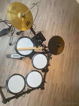 Alesis nitro max - 3