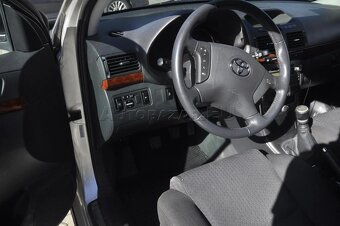 Toyota Avensis Combi 2.2 D-4D Exclusive - 3
