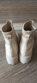 Kremove leskle cizmy velkost 39 Steve Madden - 3