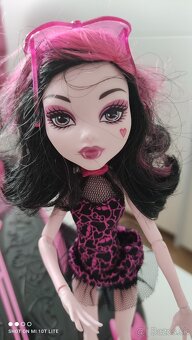 Bábika Monster s autom - 3