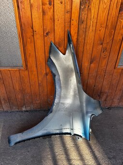 VW Touran 2015- pravý blatník - 3