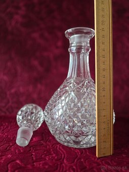 Karafa a poháriky. - 3