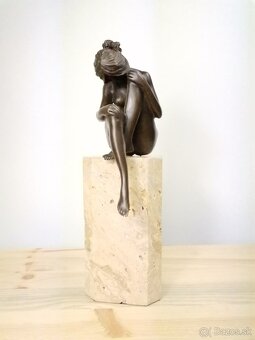 Bronzové sochy  -  ženské akty - 3