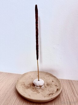 Stojan na vonné tyčinky KERA - 3