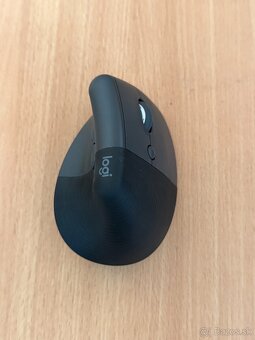 Logitech Lift Vertical Ergonomic Mouse - 3