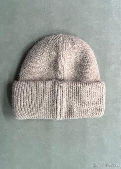 Krásna zimná čiapka značky Coco Chanel - 3