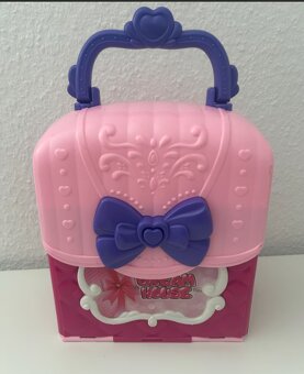 Skladací a prenosný domček pre bábiky - 3