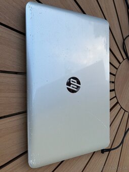 HP Pavilion 15 - 3