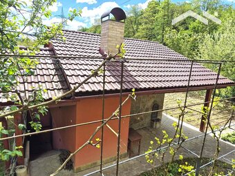 Záhrada so závlahou a murovanou chatkou na Vinici - 3