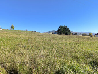 LUKRATÍVNE SLNEČNÉ POZEMKY S PRÍPOJKOU ELEKTRINY A VODY V NA - 3