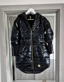 Lesklá bunda s dlhými úpletovými patentmi v.L - 3